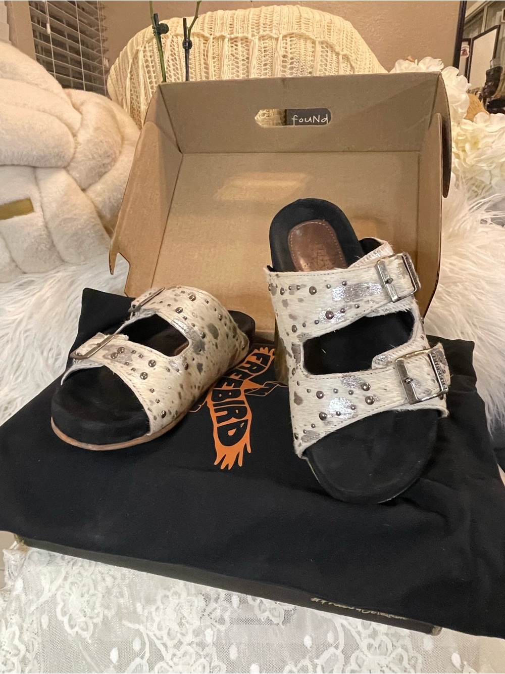 Freebird EUC Asher Studded Slide Sandals in Cream/Black Calf Hair MSRP$215